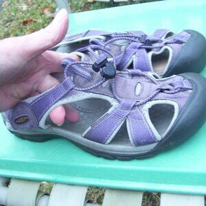 MEN'S - KEEN - METATOMICAL FOOTBED SANDALS SIZE 9 USED VERY GOOD